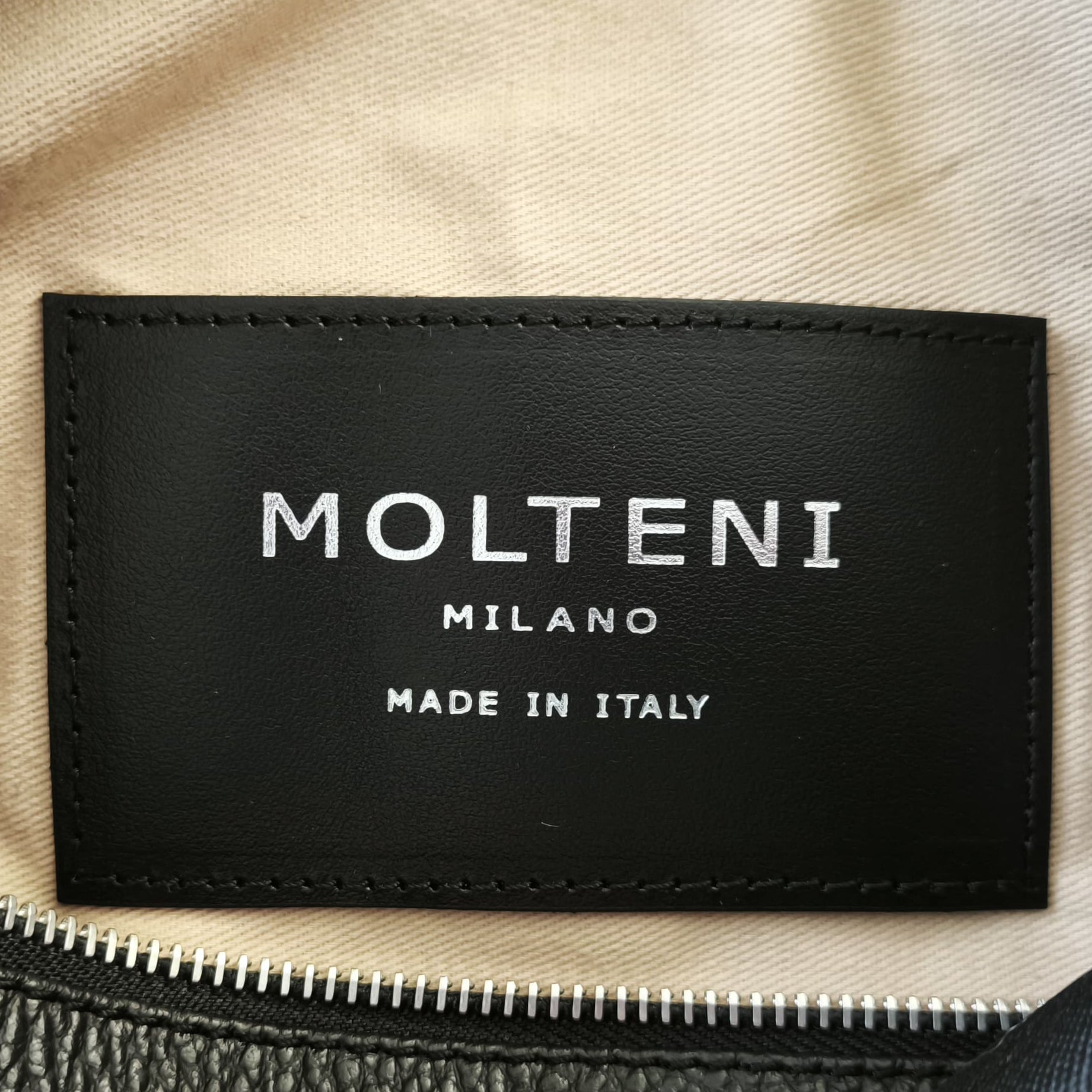 Targhetta interna MOLTENI MILANO su NORA small nera